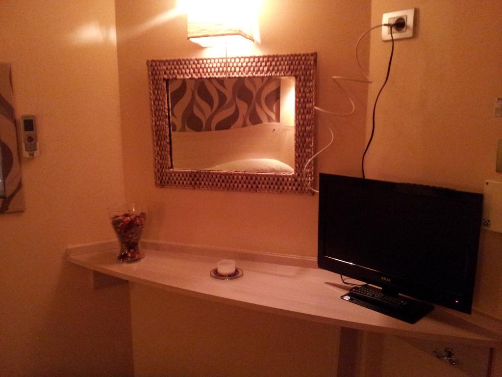 Prima Nebula Guest House Наполи Стая снимка